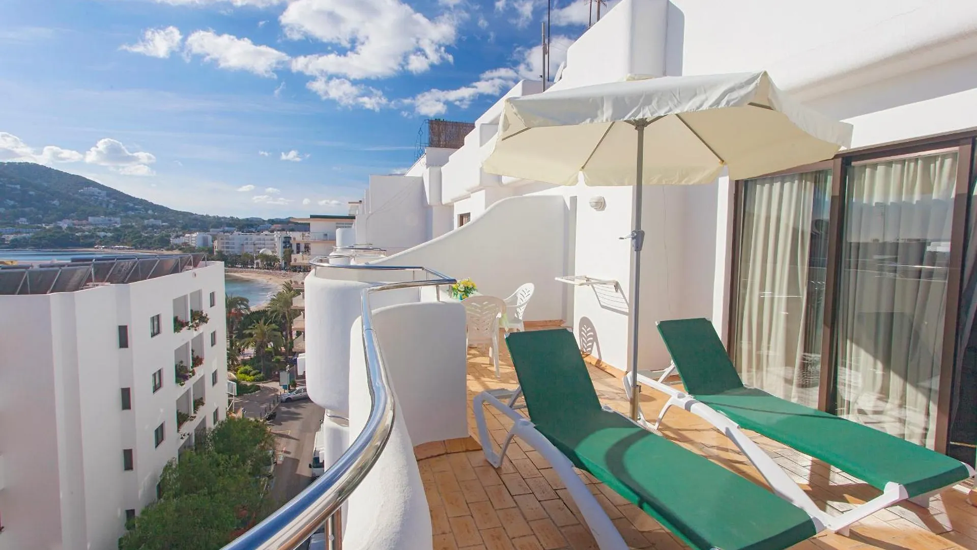 Apartamentos Bon Lloc location